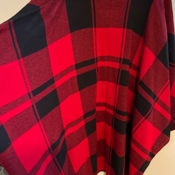 Brand New Tommy Hilfiger Buffalo Plaid Cape - Picture 3 of 4